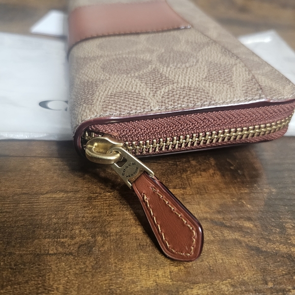 Coach Signature Wallet in Tan/Rust - Picture 3 of 12